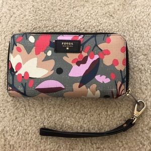 Fossil wristlet wallet